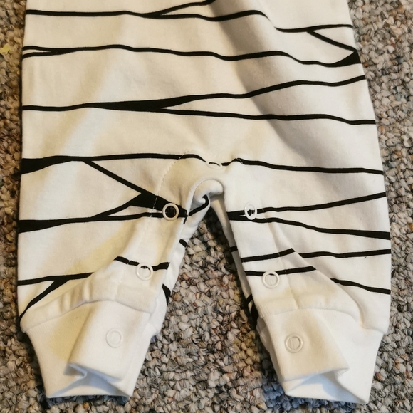 Newborn mummy sleeper with hat - Picture 4 of 4